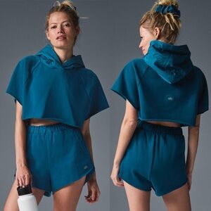 Alo Yoga Set Cropped In The Air Short Sleeve Hoodie & Dolphin Short Eclipse Blue